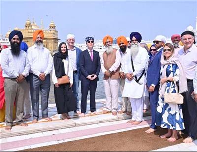 ਸ੍ਰੀ ਹਰਿਮੰਦਰ ਸਾਹਿਬ ਨਤਮਸਤਕ ਹੋਏ ਅਮਰੀਕੀ ਰਾਜਦੂਤ ਸਰਜੀਓ ਗੋਰ
