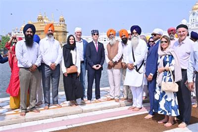 श्री हरमंदिर साहिब में अमेरिकी राजदूत सर्जियो गोर ने टेका मत्था, SGPC अध्यक्ष और जत्थेदार के साथ की बैठक