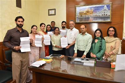 डॉ. बलबीर सिंह ने छह नवनियुक्त खाद्य सुरक्षा अधिकारियों को सौंपे नियुक्ति पत्र