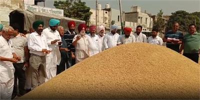 ਏਸ਼ੀਆ ਦੀ ਸਭ ਤੋਂ ਵੱਡੀ ਦਾਣਾ ਮੰਡੀ ਖੰਨਾ ’ਚ ਝੋਨੇ ਦੀ ਸਰਕਾਰੀ ਖਰੀਦ ਸ਼ੁਰੂ, ਪਹਿਲੀ ਢੇਰੀ ਦੀ ਲੱਗੀ ਬੋਲੀ