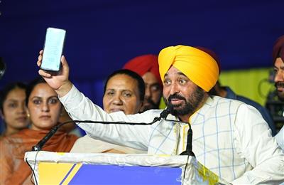 मुख्यमंत्री भगवंत सिंह मान ने पंजाब की महिलाओं के खातों में एक बार फिर डाली सम्मान राशि