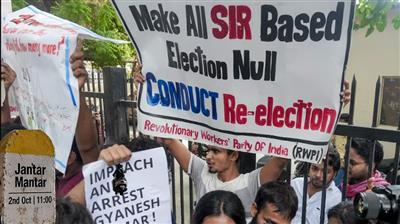 चुनाव आयोग और SIR विवाद पर दिल्ली से मुंबई तक उबाल : जंतर-मंतर पर AAP प्रदेशाध्यक्ष सौरभ भारद्वाज समेत कई हिरासत में, 11 मेट्रो स्टेशन बंद, धारा 163 लागू