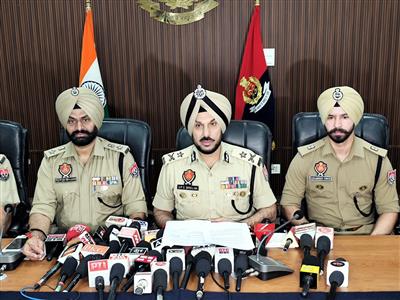 सीमा पार से चल रहे तस्करी नेटवर्कों से जुड़े चार आरोपी 10 किलोग्राम हेरोइन और 10 पिस्तौल सहित गिरफ्तार