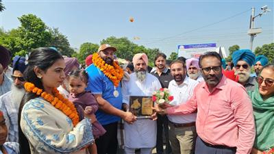 एशियन गेम्स में लगातार तीसरा पदक जीतकर पटियाला लौटे ओलंपियन तेजिंदरपाल सिंह तूर का भव्य स्वागत