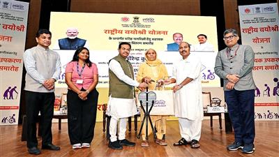 वरिष्ठ नागरिकों के सम्मान और आत्मनिर्भरता पर सरकार का जोर: डॉ. वीरेंद्र कुमार