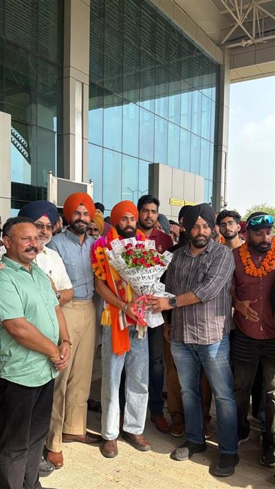 अंतरराष्ट्रीय एथलीट गुरिंदर बीर सिंह का आदमपुर एयरपोर्ट पर हुआ स्वागत