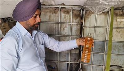 ਬਰਨਾਲਾ 'ਚ ਤੇਲ ਫੈਕਟਰੀ 'ਤੇ ਫੂਡ ਸੇਫਟੀ ਵਿਭਾਗ ਦਾ ਛਾਪਾ, 1000 ਲੀਟਰ ਸ਼ੱਕੀ ਤੇਲ ਜ਼ਬਤ