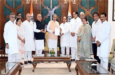 चंडीगढ़ में राज्यपाल से मिले भूपेंद्र हुड्डा-संजय दत्त समेत कई कांग्रेस नेता, जाति जनगणना पर सौंपा मेमोरेंडम