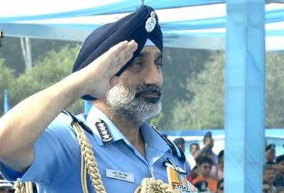 कितनी भी कठिन परिस्थिति क्यों न आए, कमजोर कड़ी नहीं बनना है : वायुसेना प्रमुख एपी सिंह