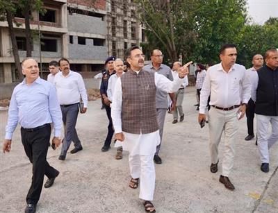 संविधान पखवाड़े की तैयारियों का विस अध्यक्ष हरविन्द्र कल्याण ने लिया जायजा