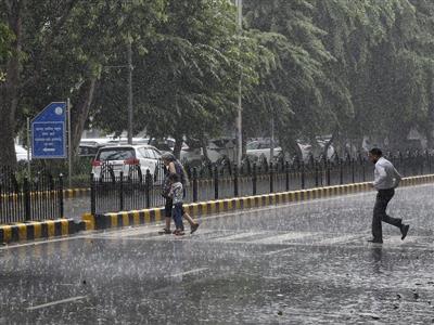 पश्चिमी विक्षोभ के सक्रिय होने के कारण बदला मौसम का मिजाज, आने वाले दिनों में भी छाए रहेंगे बादल