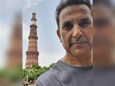 जब डीडीएलजे के सेट पर शाहरुख खान बने परमीत सेठी के टीचर
