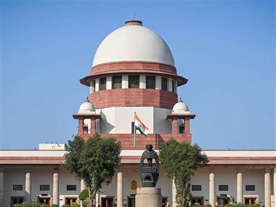 अपना झंडा अपने घर में ही लगाओ, नया राष्ट्रीय ध्वज बनाने की मांग पर भड़का सुप्रीम कोर्ट