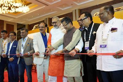 हस्तशिल्प निर्यात में करीब 25 प्रतिशत की वृद्धि हुई: केंद्रीय मंत्री गिरिराज सिंह