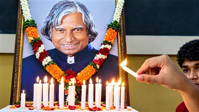 एपीजे अब्दुल कलाम की जयंती पर देश ने किया याद, गडकरी और योगी आदित्यनाथ समेत कई नेताओं ने दी श्रद्धांजलि