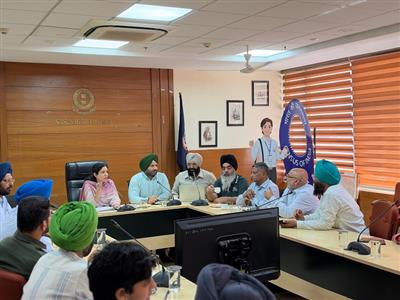 जिला व्यापारी आयोग ने व्यापारियों और दुकानदारों की लंबित समस्याओं की समीक्षा की