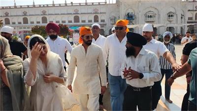 'ਉਡਤਾ ਤੀਰ' ਦੀ ਰਿਲੀਜ਼ ਤੋਂ ਪਹਿਲਾਂ ਸ੍ਰੀ ਹਰਿਮੰਦਰ ਸਾਹਿਬ ਨਤਮਸਤਕ ਹੋਏ ਆਯੁਸ਼ਮਾਨ ਖੁਰਾਨਾ ਤੇ ਸਾਰਾ ਅਲੀ ਖ਼ਾਨ
