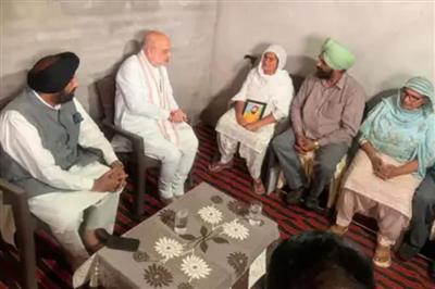 ਗੁਰਦਾਸਪੁਰ 'ਚ ਬਿਕਰਮਜੀਤ ਸਿੰਘ ਦੇ ਪਰਿਵਾਰ ਨੂੰ ਮਿਲੇ ਅਮਿਤ ਸ਼ਾਹ, CBI ਜਾਂਚ ਦਾ ਦਿੱਤਾ ਭਰੋਸਾ