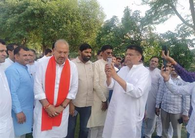 हसनपुर में 23 अक्टूबर को लगेगा कृषि मेला,पूर्व कृषि मंत्री ओमप्रकाश धनखड़ ने लिया तैयारियों का जायजा