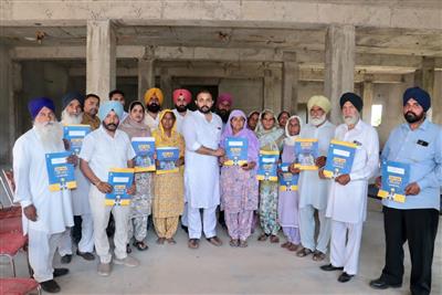 ‘ਮੇਰਾ ਘਰ ਮੇਰੇ ਨਾਮ’ ਯੋਜਨਾ ਤਹਿਤ ਗੋਲਡੀ ਵੱਲੋਂ ਖਰੜ ਹਲਕੇ ਦੇ ਚਾਰ ਪਿੰਡਾਂ ਦੇ ਪਰਿਵਾਰਾਂ ਨੂੰ ਮਾਲਕੀ ਹੱਕ ਦੇ ਦਸਤਾਵੇਜ਼ ਸੌਂਪੇ