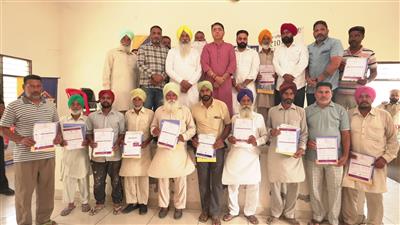 ਕੈਬਨਿਟ ਮੰਤਰੀ ਅਮਨ ਅਰੋੜਾ ਵੱਲੋਂ ‘ਮੇਰਾ ਘਰ ਮੇਰੇ ਨਾਮ’ ਸਕੀਮ ਤਹਿਤ ਤਿੰਨ ਪਿੰਡਾਂ ਦੇ 810 ਪਰਿਵਾਰਾਂ ਨੂੰ ਪ੍ਰਾਪਰਟੀ ਕਾਰਡਾਂ ਦੀ ਵੰਡ