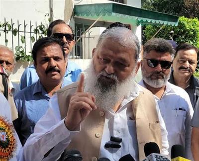 एक आदमी की एक वोट हो, यह देखना चुनाव आयोग का काम है और चुनाव आयोग अपना धर्म निभा रहा है : अनिल विज
