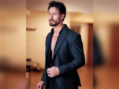 टाइगर श्रॉफ फायरिंग केस: दो महिलाओं को पैसे देकर भेजा मुंबई, 20 दिन तक शहर में रहकर रेकी करता रहा आरोपी