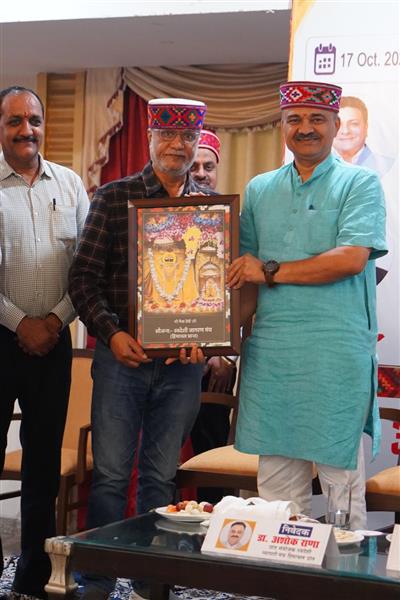 क्लैरिटी मेडिकल को स्वदेशी जागरण मंच की ओर से मिला सम्मान ।