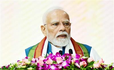 प्रधानमंत्री मोदी ने वाराणसी में नई कपड़ा विनिर्माण इकाई का उद्घाटन किया