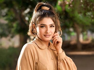 बर्थडे स्पेशल : रवीना टंडन ने 21 साल की उम्र में उठाई दो बच्चियों की जिम्मेदारी