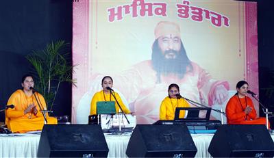 ਅਗਿਆਨਤਾ ਰੂਪੀ ਹਨੇਰੇ ਵਿੱਚ ਨੇਤਰਹੀਣ ਹੋਈਆਂ ਅੱਖਾਂ ਨੂੰ ਖੋਲਣ ਵਾਲਾ ਹੀ ਪੂਰਨ ਸਤਿਗੁਰੂ : ਸਾਧਵੀ ਭਾਰਤੀ