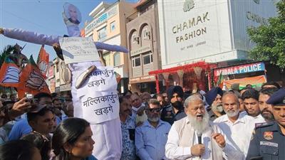 अनिल विज ने खड़गे के पुतले का किया दहन, बोले- राजनीति में भाषा और संस्कृति की मर्यादा जरूरी