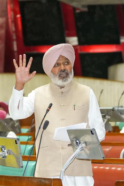 पंजाब विधानसभा ने भगवंत मान सरकार द्वारा लोगों के लिए शुरू की गई सभी जनकल्याणकारी योजनाओं और वित्तीय लाभों की रक्षा के लिए सर्वसम्मति से प्रस्ताव पारित किया