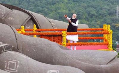 पीएम मोदी ने ‘स्टैच्यू ऑफ यूनिटी’ पर सरदार पटेल को अर्पित की पुष्पांजलि, 400 करोड़ रुपए से अधिक की परियोजनाओं का किया शुभारंभ