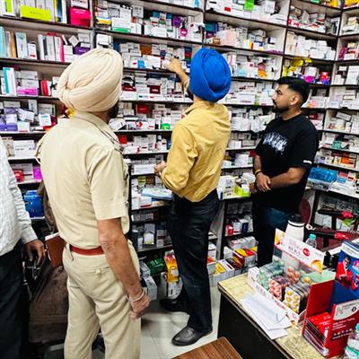 ਯੁੱਧ ਨਸ਼ਿਆਂ ਵਿਰੁੱਧ’: ਬੰਗਾ ਦੇ ਛੇ ਮੈਡੀਕਲ ਸਟੋਰਾਂ ’ਤੇ ਅਚਨਚੇਤ ਛਾਪੇ